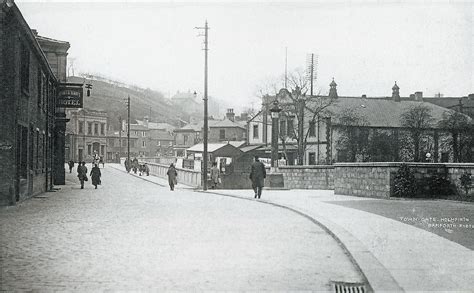 0638 Looking past the White Hart Hotel in Holmfirth looking over towards the Valley Theatre ...