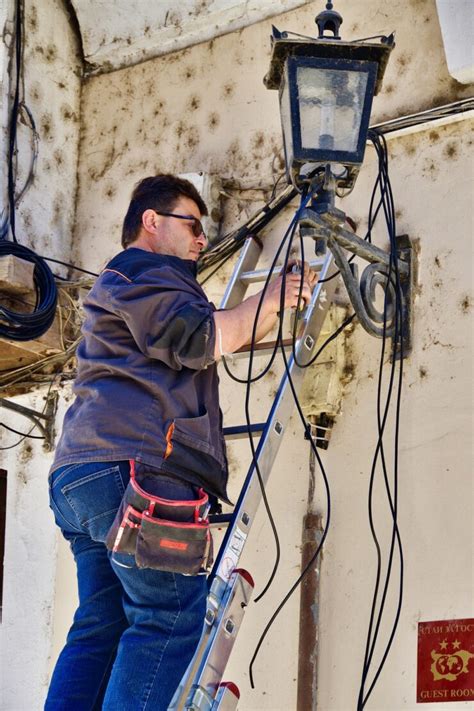 5 Signs that It's Time to Hire a Master Electrician