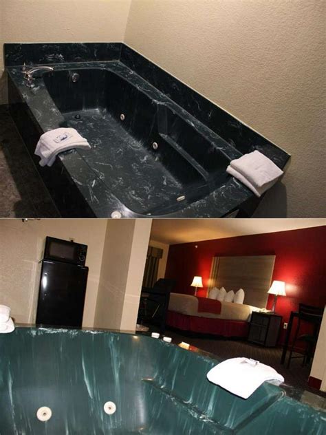 17 Hotels with Hot Tub in Room in Fort Worth, TX