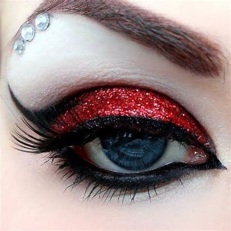 15 Creepy Eye Makeup Ideas You Want to Try for Halloween - Pretty Designs