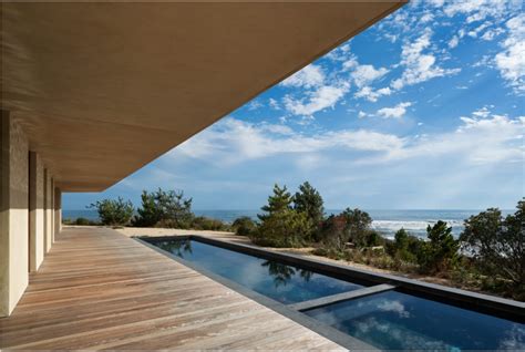 This Montauk Beach House, Reminiscent of the Salk Institute, Blends Naturally With the Shore | 6sqft