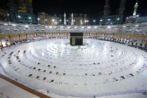 'Immunized' Muslim pilgrims in Mecca as Ramadan begins - World - The ...