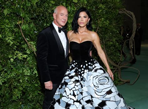 Jeff Bezos and Lauren Sánchez made their Met Gala debut as a couple ...