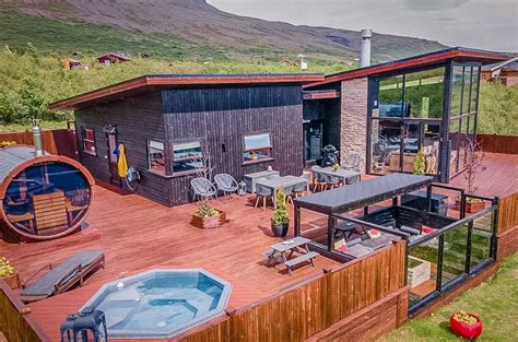 12 Best Airbnbs in Iceland: Igloos, Vacation Rentals + House for Rent