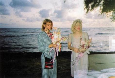 Rare Photos From Kurt Cobain And Courtney Love's Modest Wedding (7 pics) - Izismile.com