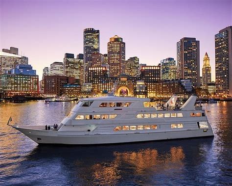 Boston Historic Sightseeing Harbor Cruise with Up-Close View of USS Constitution