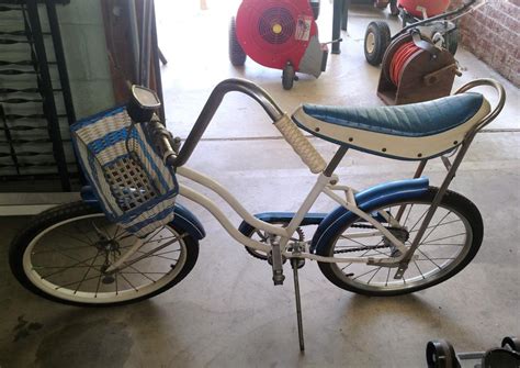 Lot - Huffy girl's banana seat bike