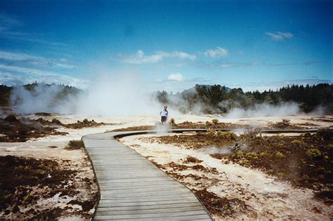 File:New Zealand - Taupo, Craters of the Moon-6721.jpg - Wikimini Stock