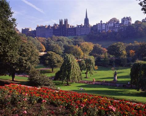 Ramsay Gardens And The Mound From Princes Street Edinburgh – Scotphoto