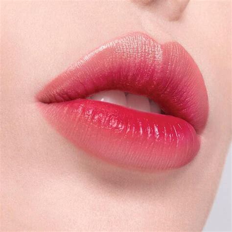 Pink Ombre Lipstick | Lipstutorial.org