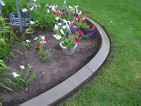 concrete flower bed edging - How To Make A Flower Bed Edging In Your House? – Garden Design ...