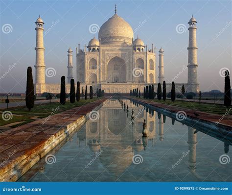 Taj Mahal and Its Reflection in Pool Stock Image - Image of asia, pond ...