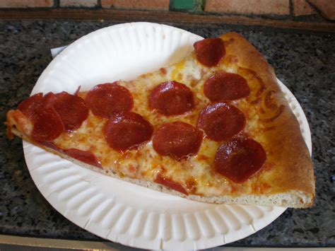 File:Blondie's pepperoni pizza slice.JPG - Wikimedia Commons