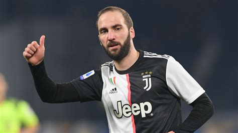 Higuain / Buenos Aires Times Higuain Heads To Mls Signs For Beckham S ...