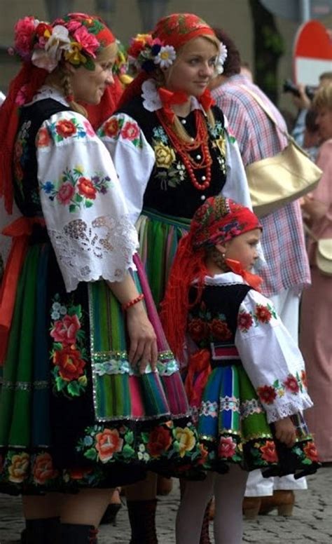 78 Traditional Costumes from around the World ... | Costumes around the ...