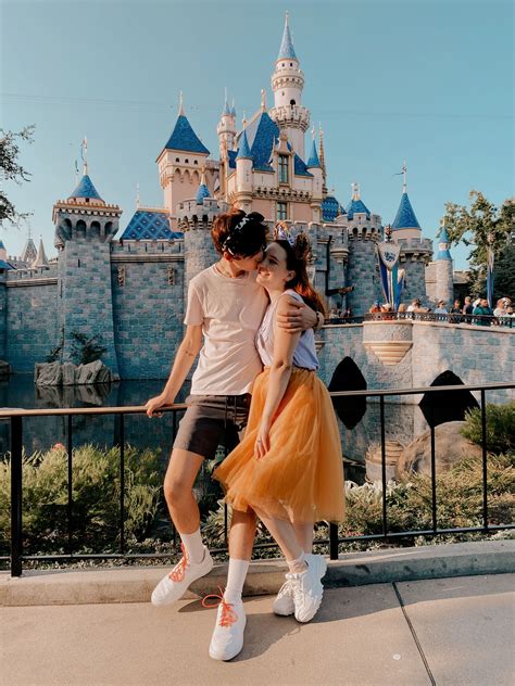 disney couple pictures | Disney world outfits, Disneyland couples pictures, Disneyland couples