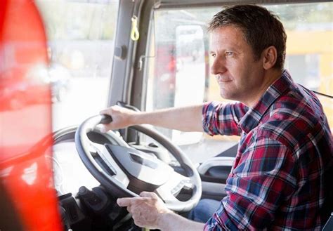 How to Choose the Right Lawyer for Your Semi Truck Accident Lawsuit - Xivents