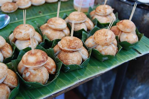 Khao nom kok - Lao coconut cakes