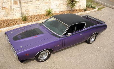 1971 Dodge Charger R/T. Plum Crazy 440/6. [OC][4256x2598] : r/carporn