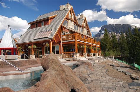 17 Amazing Airbnbs in Banff and Banff VRBOs You'll Love