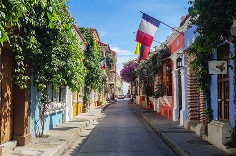 The colorful streets of Cartagena, Colombia : travel