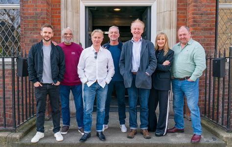 'The Full Monty' cast reunite for new TV series reboot