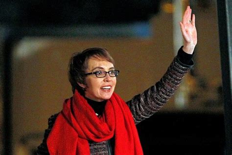 Giffords to Resign From Congress - WSJ