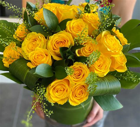 Buy Miss Sunshine Roses, Yellow Roses flowers Online | Stavebank Florist