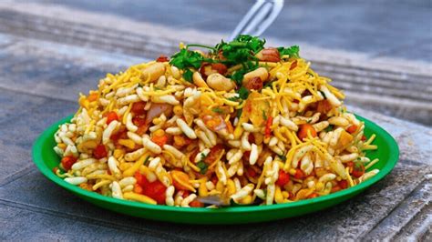 Bhel Puri Recipe - How to make Bhel Puri (भेल पुरी) | Livofy