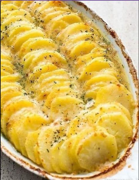 Fried potatoes with cheese and garlic are easy and delicious - All easy ...