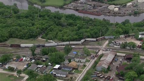 Houston train derailment: Nine cars go off tracks | khou.com