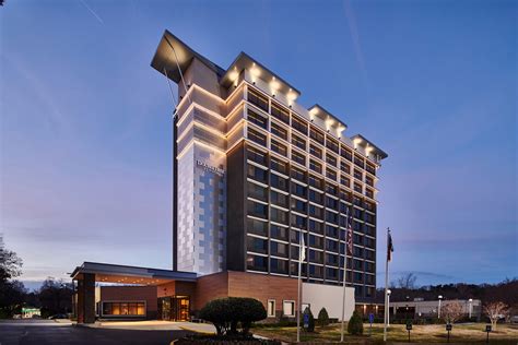 DoubleTree by Hilton Raleigh Crabtree Valley | Raleigh, NC 27612