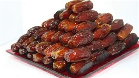 A Grade Brown Saudi Arabia Dates, Packaging Type: Loose at Rs 200/kg in ...