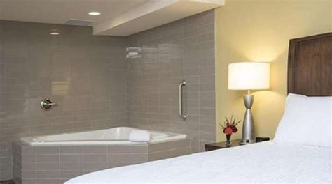 12 Louisville Hotels With Jacuzzi Rooms or Hot Tub Suites (KY)