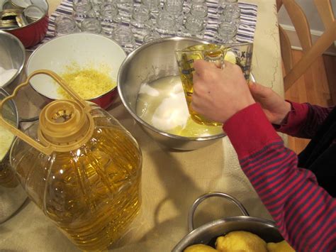 The Full Plate Blog: homemade gift: lemon sugar scrub