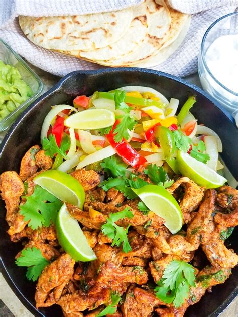 Fajitas de Pollo (Mexican Chicken Fajitas) - Mexican Appetizers and More!