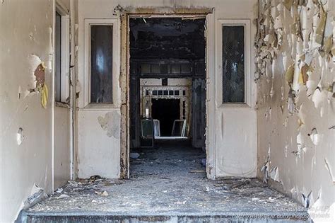 Urban scouting in a Detroit abandoned school | Detroit ruins, Abandoned ...