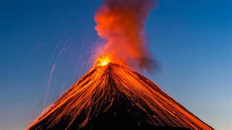 Entra en erupción el volcán de Fuego en Guatemala