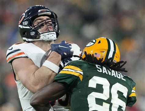 Bears TE Cole Kmet played through fractured right forearm in season ...