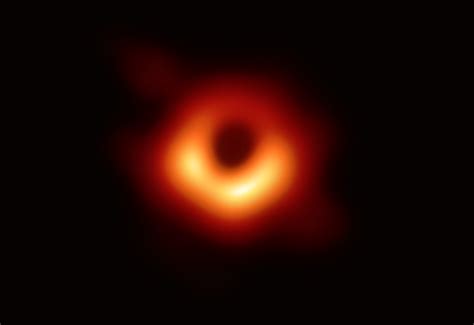 Why didn't scientists photograph the black hole at the center of the Milky Way?