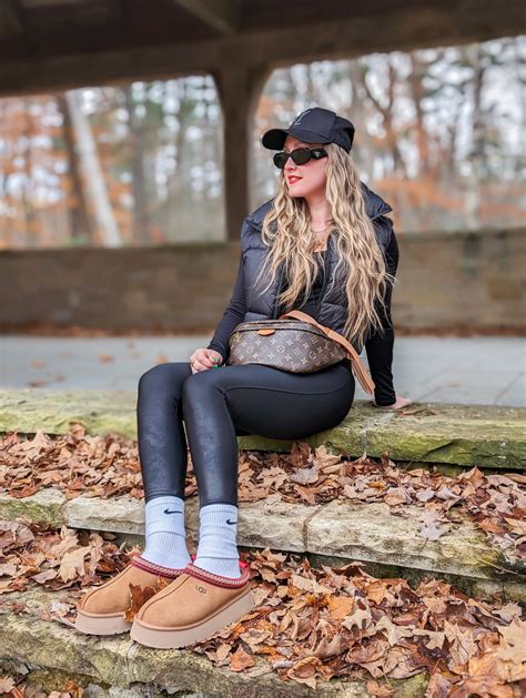 Ugg Tazz Slipper Outfit Inspo: Fall OOTD - The Travelin' Gal