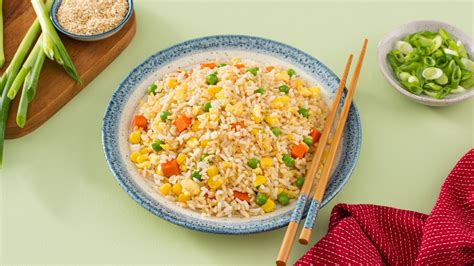 Classic Fried Rice Recipe made with Instant Rice | Minute® Rice