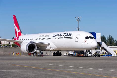 First Qantas Boeing 787-9 Dreamliner has landed at Sydney Airport ...