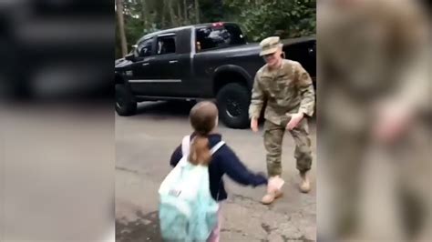 Soldiers Coming Home and surprise his family - YouTube