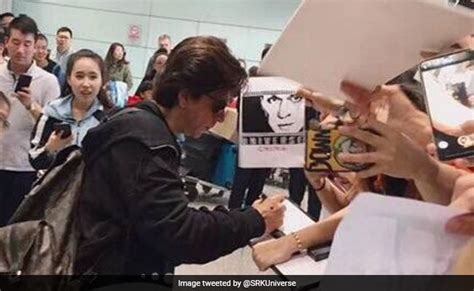 Viral: The Shah Rukh Khan Effect - Fans In Beijing Greet Him With DDLJ ...