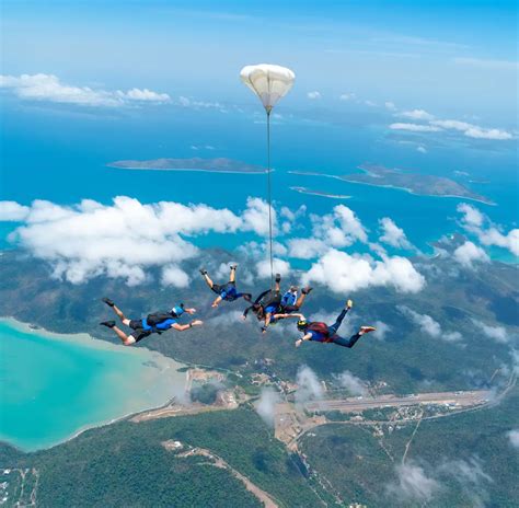 Airlie Beach Skydive | Backpacker Deals