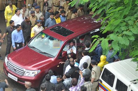 at Rajesh Khanna's Funeral in Mumbai on 19th July 2012 / Rajesh Khanna's Funeral - Bollywood Photos