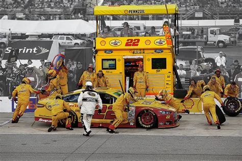 Understanding NASCAR pit stop rules - SportsEnforce