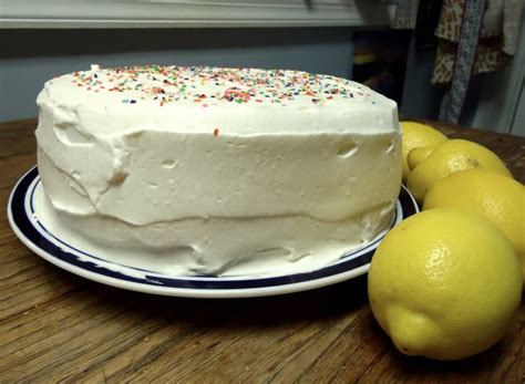 Eat, Run, Read: Cake of the Week: Lemon Layer Cake with Whipped Cream ...