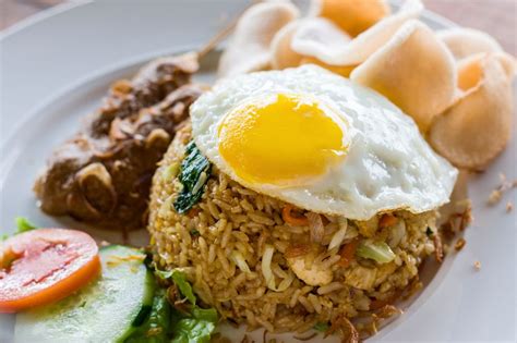 Lauk-pauk Pelengkap Ini Jadi Identitas Nasi Goreng Indonesia